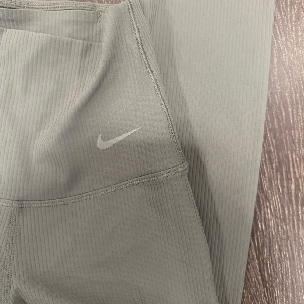 NWOT! Nike Olive Green Ribbed Women’s Leggings - Picture 2 of 5